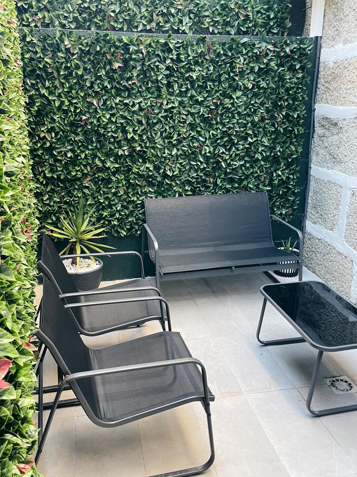 Con Terraza En El Centro De Apartamento *